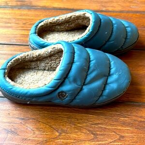 Boys size small Ariat slippers